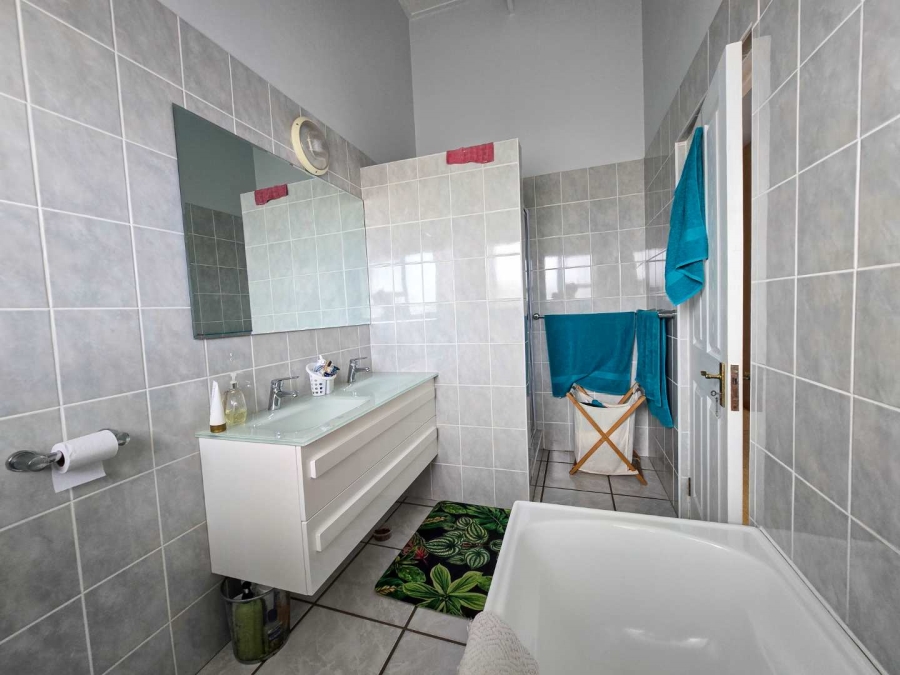 4 Bedroom Property for Sale in Stilbaai Wes Western Cape